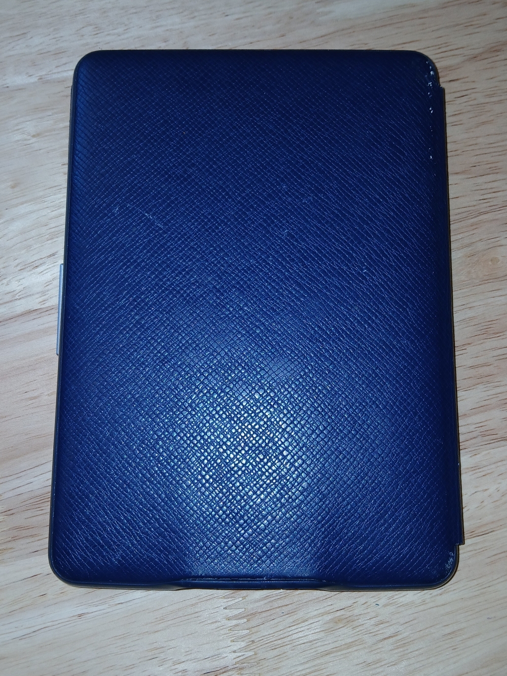 Amazon Kindle Black 5th Gen. e-Reader with Navy Blue Fabric Cover - Picture 9 of 16